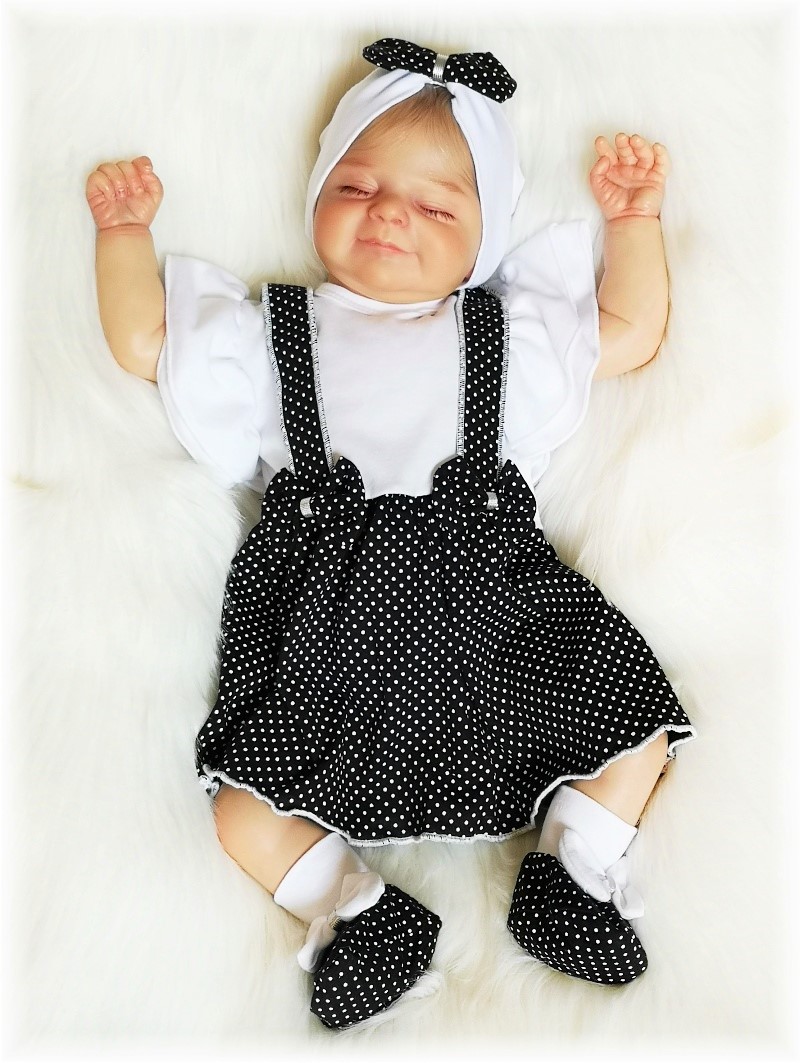 Kojenecké bavlněné capáčky s mašličkou Černé puntíky 62