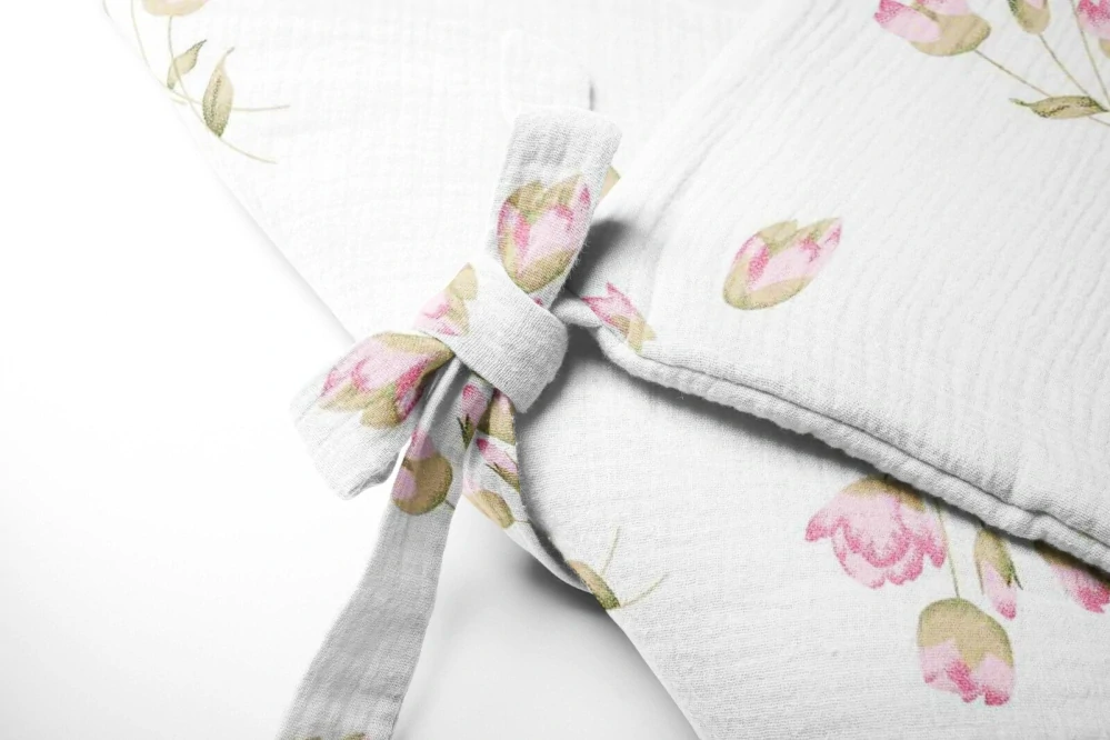 Mušelínová zavinovačka Tulipány – mašle na boku