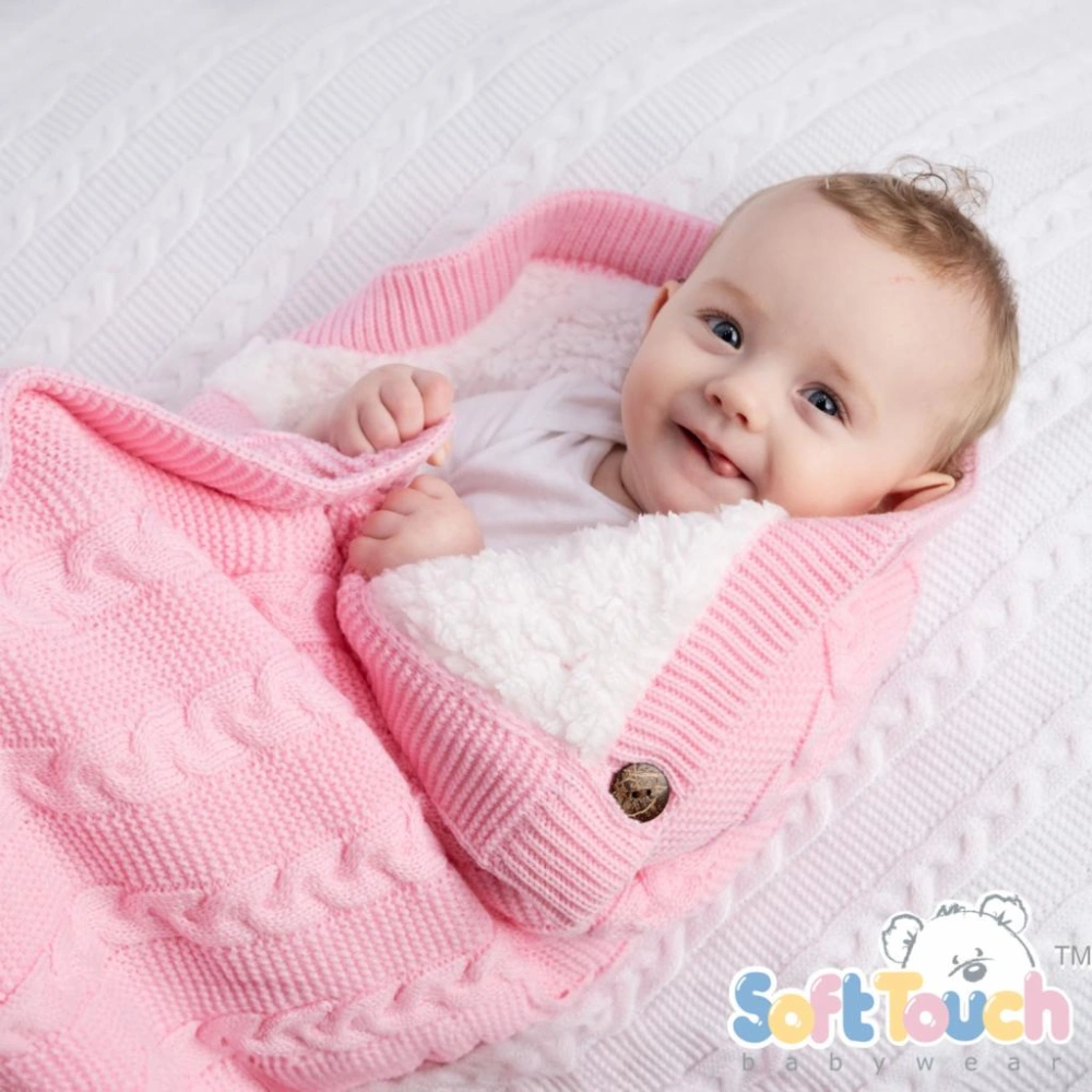 Pletená zavinovačka / spací pytel pro miminko - růžová s copánkovým vzorem – Soft Touch