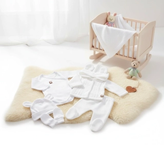 Kojenecká 5D pletená souprava do porodnice bílá 50