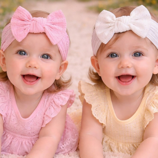 Sada 2 čelenek s mašlí Nursery Time – copánkový vzor